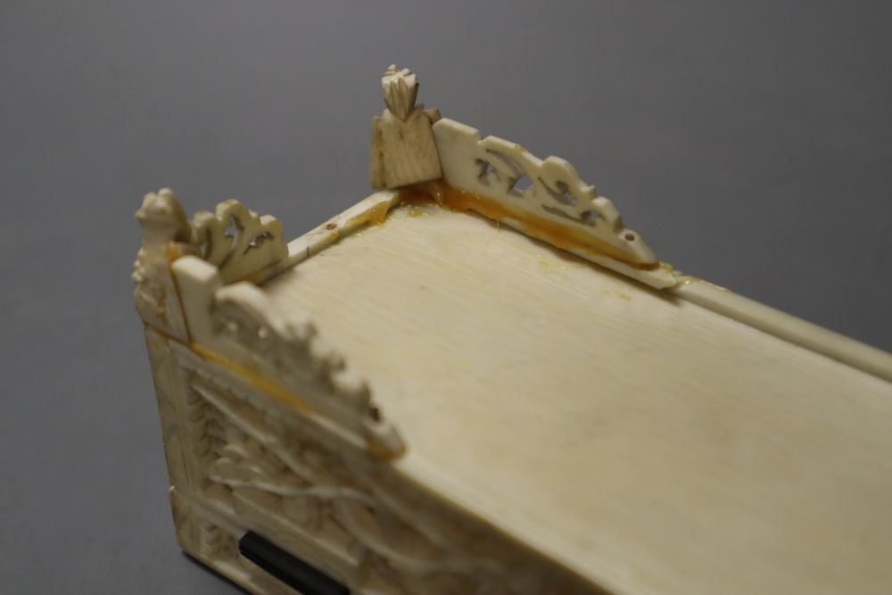 A 19th century Chinese ivory box, with finely carved and pierced detail, 18.5cm